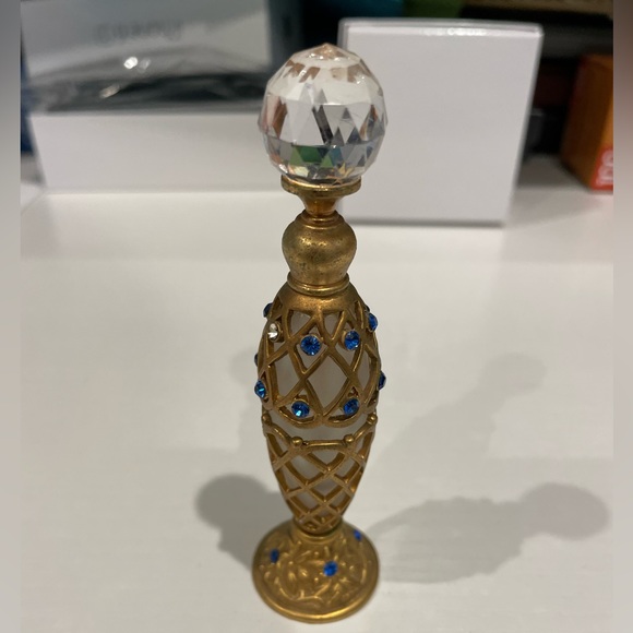 Perfume Bottle Gold Blue stone And Crystal Look Top Very Pretty Never Used - Picture 7 of 7